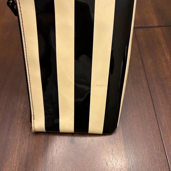 Kate Spade Lolly Penn Valley Patent Striped Wristlet Wallet Black/Cream - Picture 10 of 14